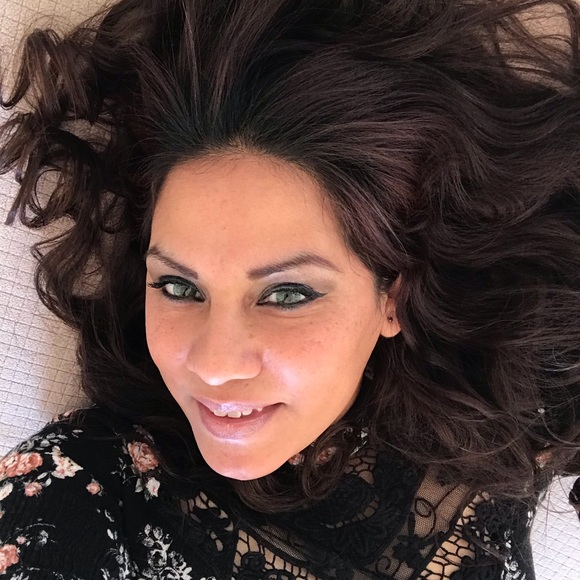 Meet your Posher - Picture 1 of 1